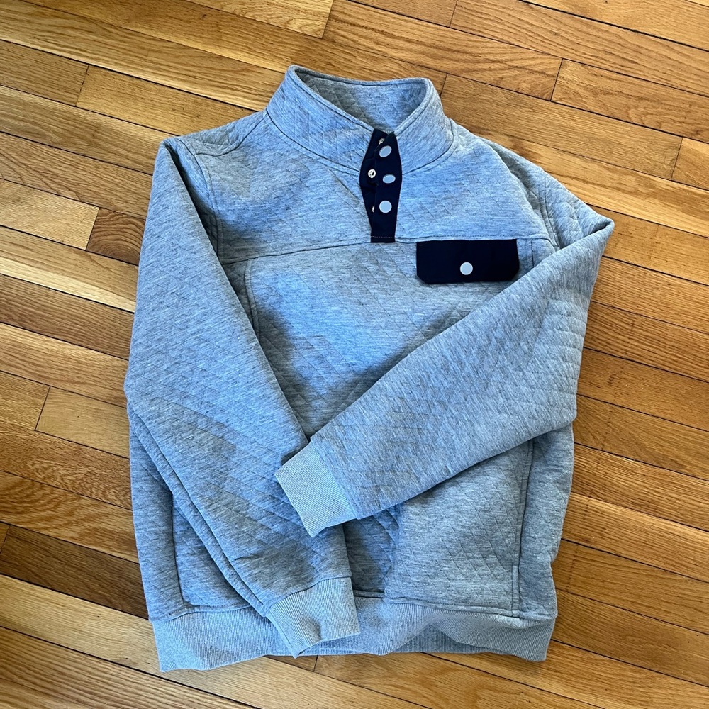 Amazon Essentials Gray Quilted Sweatshirt
